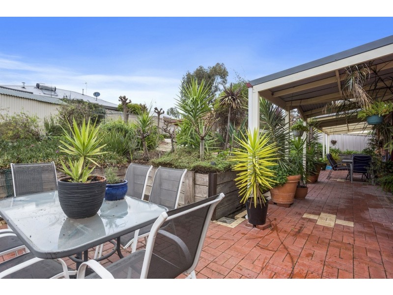 19 Ennor Place, Kangaroo Flat VIC 3555