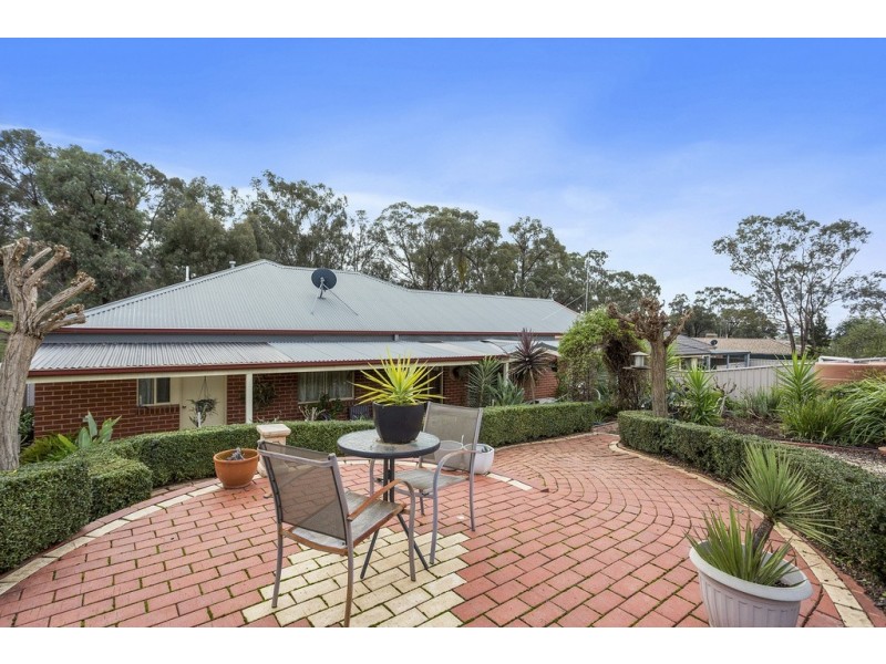 19 Ennor Place, Kangaroo Flat VIC 3555