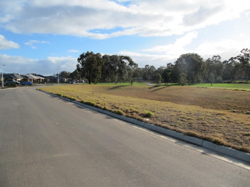 7 Gladeville Drive, Eaglehawk VIC 3556