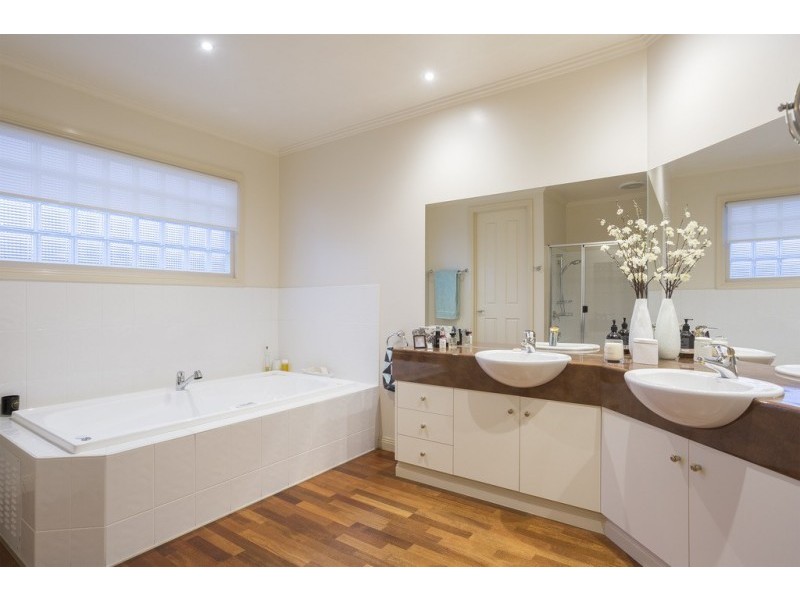 10 Peppertree Grove, Bendigo VIC 3550