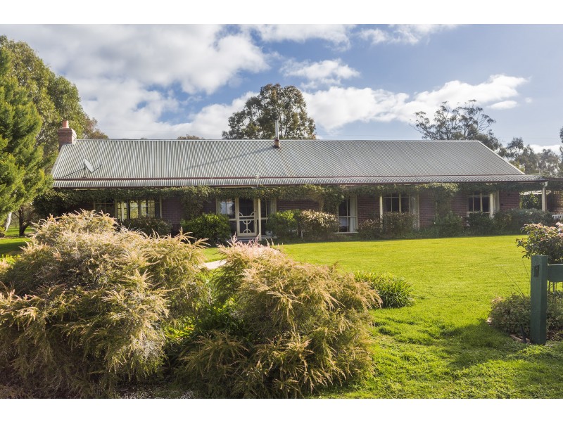 85 Swanwater Drive, Longlea VIC 3551