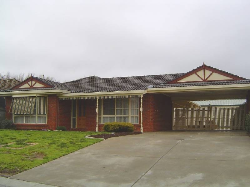 3 Laxdale Court, Kangaroo Flat VIC 3555