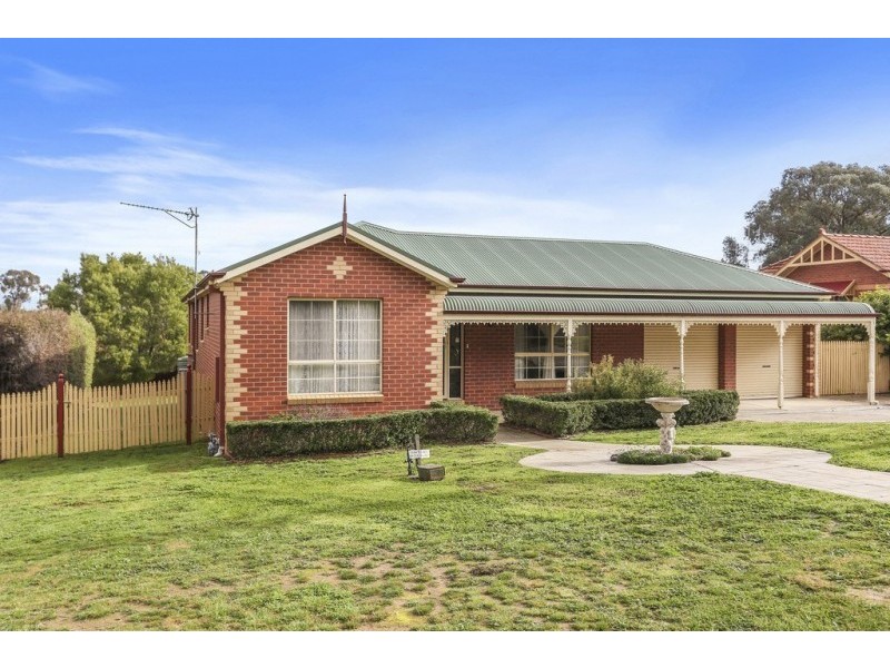 9 Erniold Road, Strathdale VIC 3550