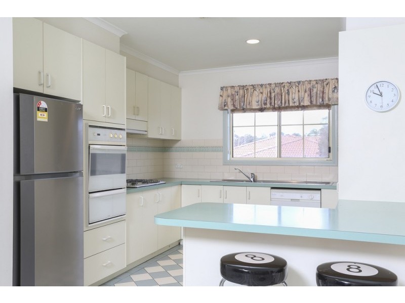 9 Erniold Road, Strathdale VIC 3550