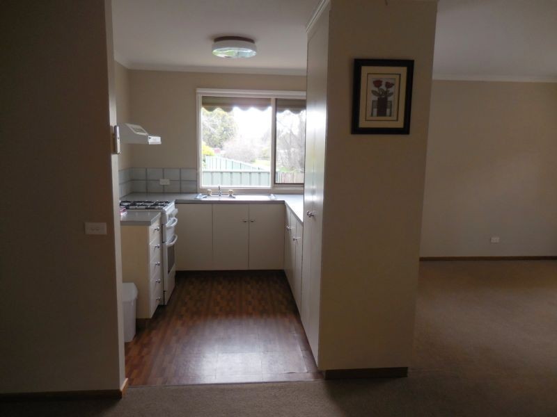 2/4 Curtin Street, Flora Hill VIC 3550