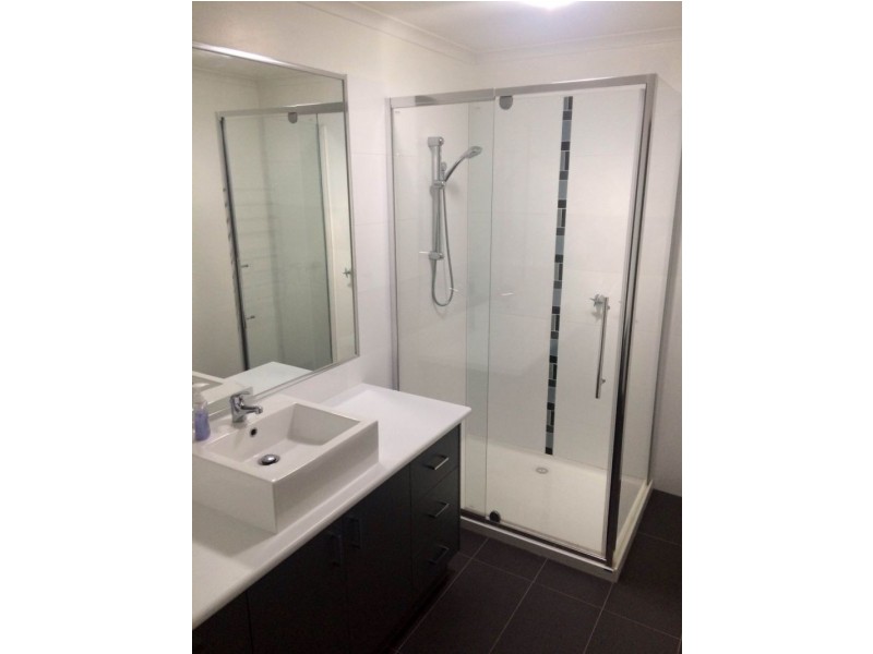 2/4 Curtin Street, Flora Hill VIC 3550