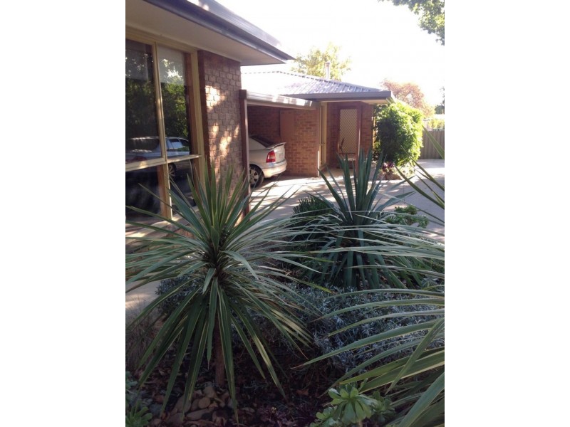 2/4 Curtin Street, Flora Hill VIC 3550