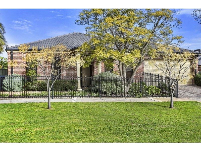 2C Drechsler Street, Flora Hill VIC 3550