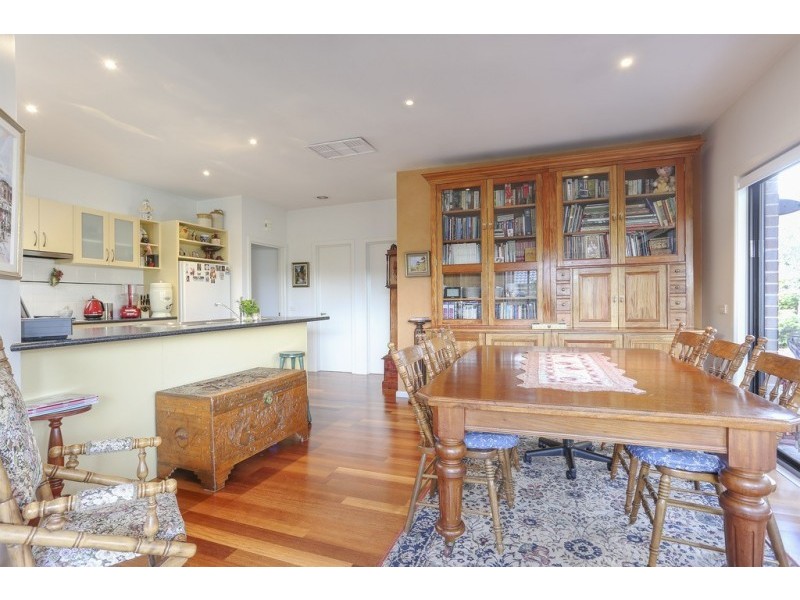 2C Drechsler Street, Flora Hill VIC 3550