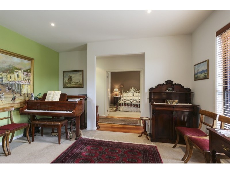 2C Drechsler Street, Flora Hill VIC 3550