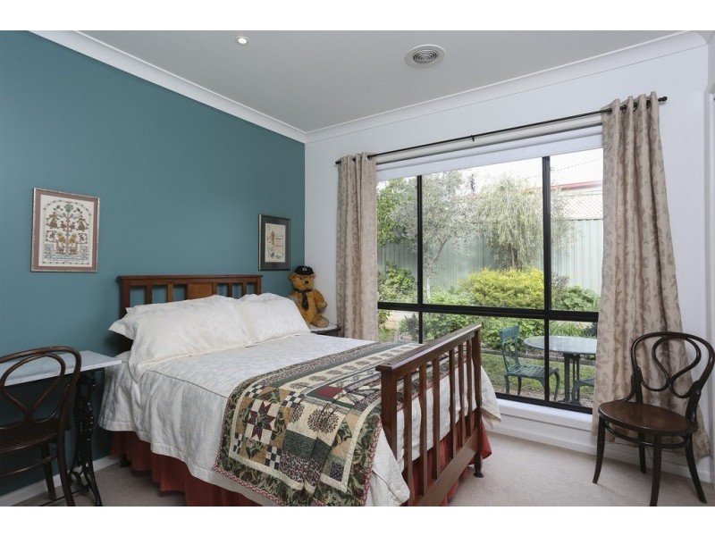 2C Drechsler Street, Flora Hill VIC 3550