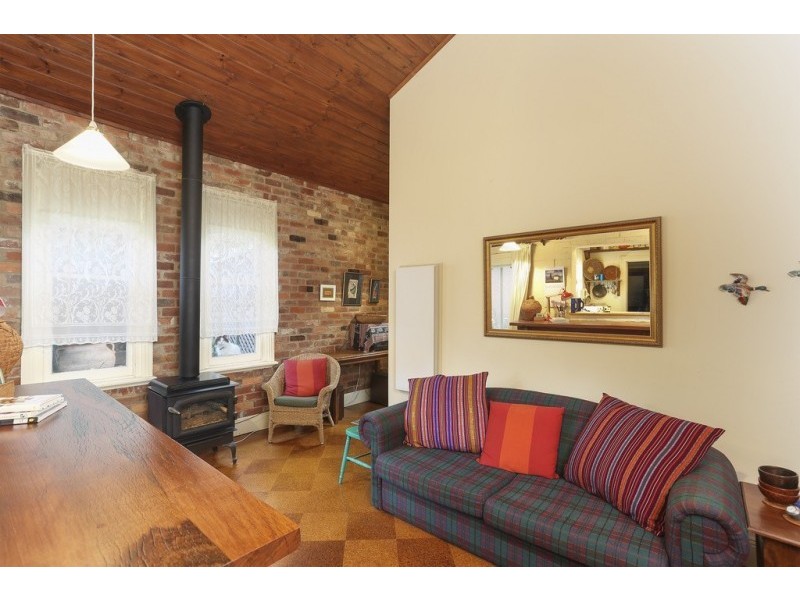 16 Olinda Street, Quarry Hill VIC 3550