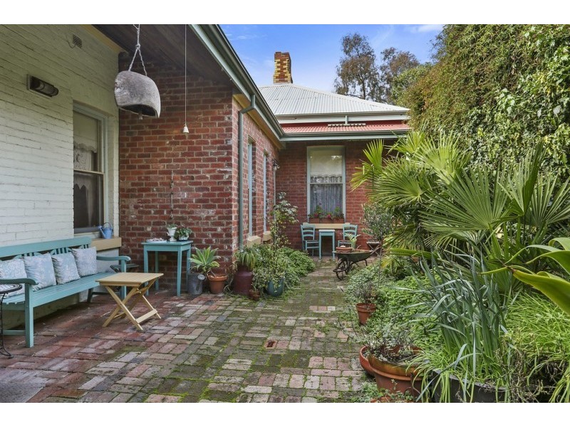 16 Olinda Street, Quarry Hill VIC 3550