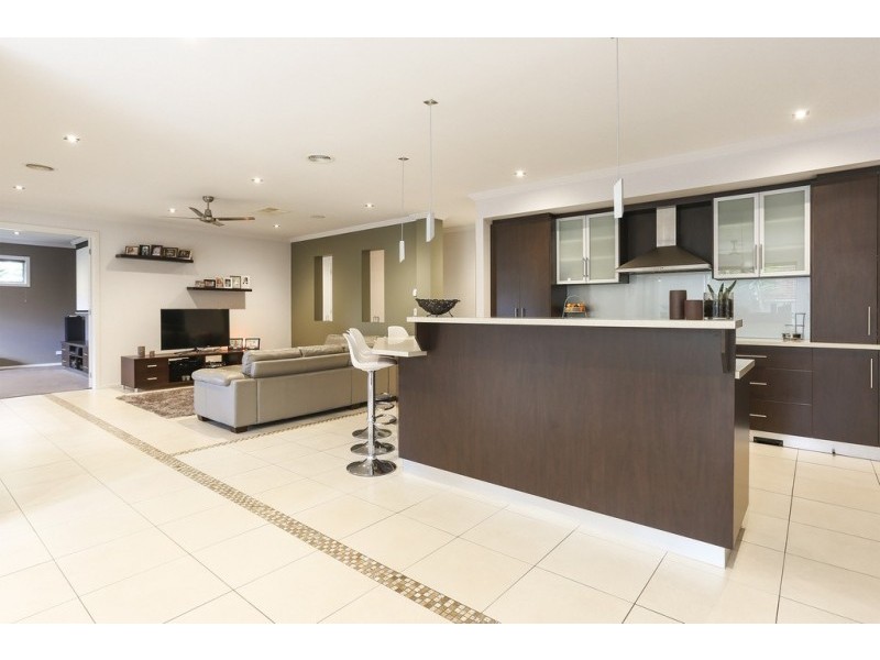 5 Diamond Avenue, White Hills VIC 3550