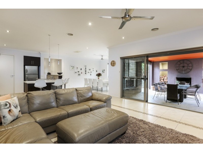 5 Diamond Avenue, White Hills VIC 3550