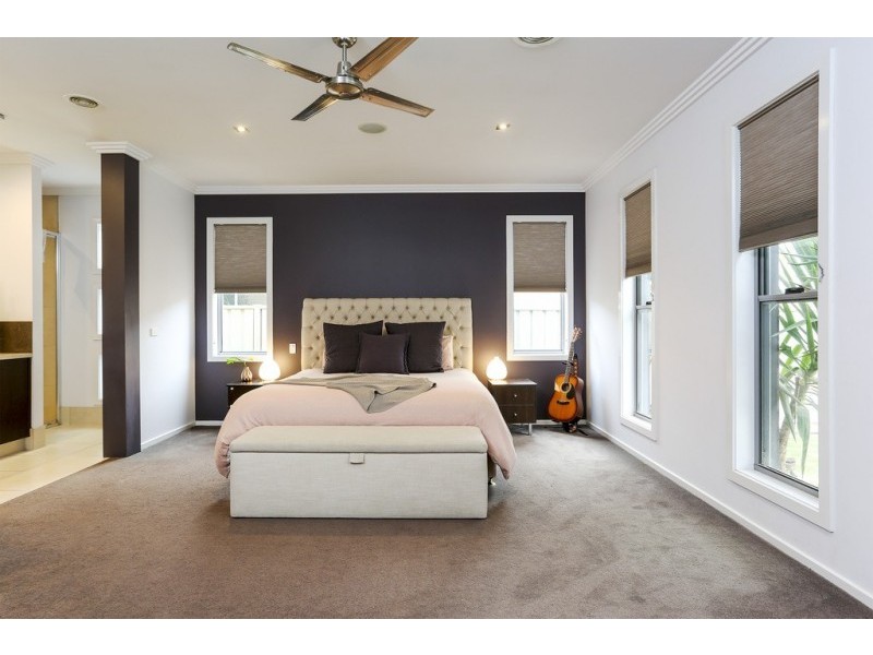 5 Diamond Avenue, White Hills VIC 3550