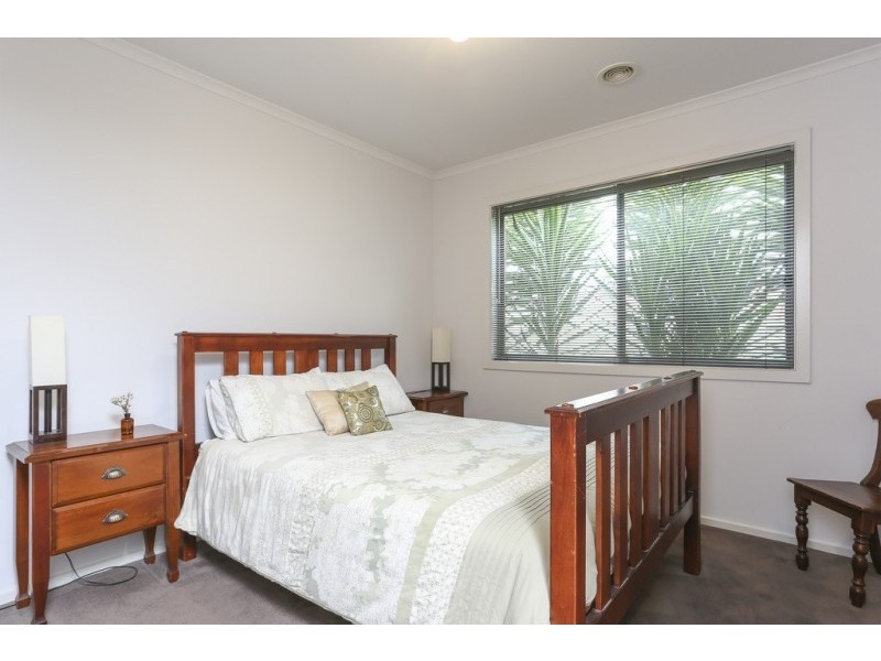 5 Diamond Avenue, White Hills VIC 3550