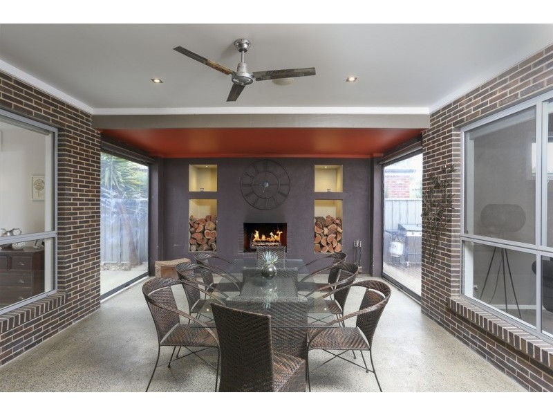 5 Diamond Avenue, White Hills VIC 3550