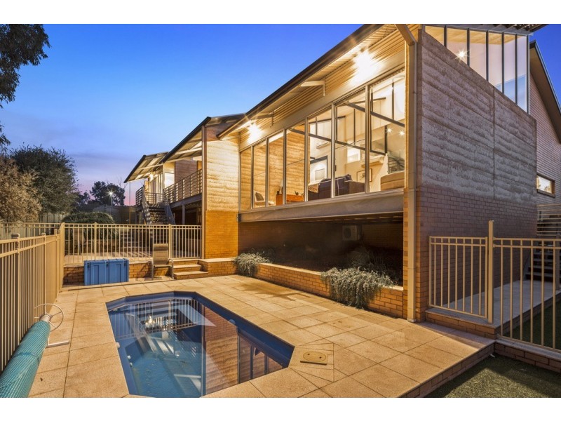 6 Dallas Drive, Spring Gully VIC 3550