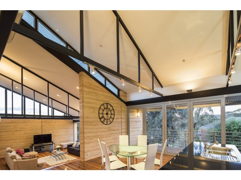 6 Dallas Drive, Spring Gully VIC 3550