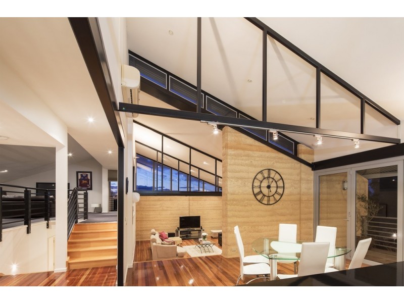 6 Dallas Drive, Spring Gully VIC 3550