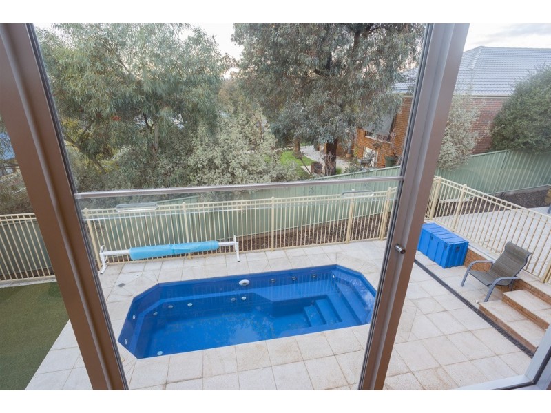 6 Dallas Drive, Spring Gully VIC 3550