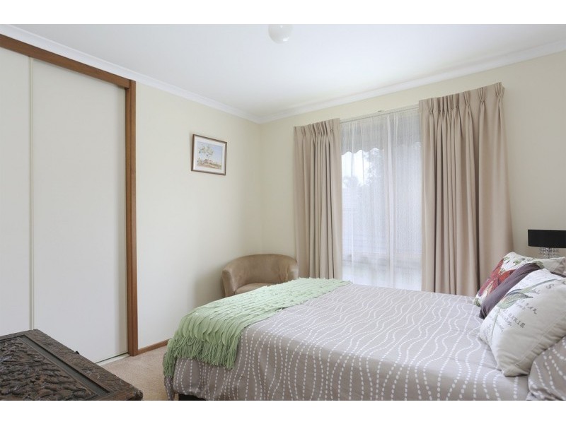 1/14 Landale Drive, Strathdale VIC 3550