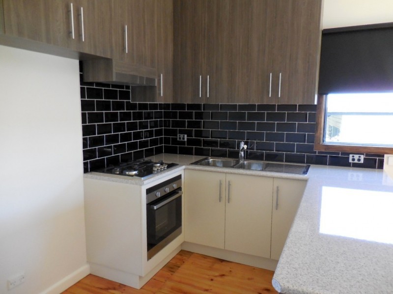 2a Leonard Avenue, Flora Hill VIC 3550