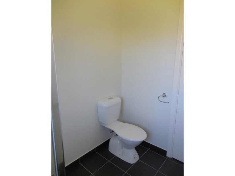 2a Leonard Avenue, Flora Hill VIC 3550