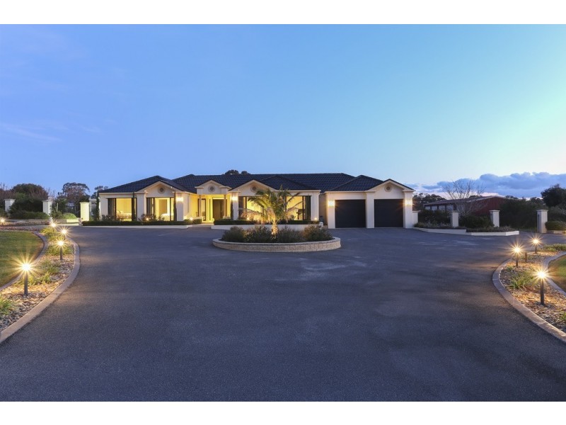 40 Domenica Drive, Junortoun VIC 3551