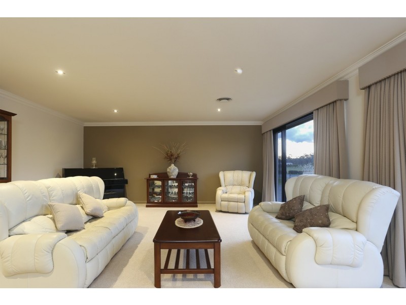 40 Domenica Drive, Junortoun VIC 3551