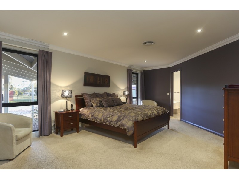 40 Domenica Drive, Junortoun VIC 3551