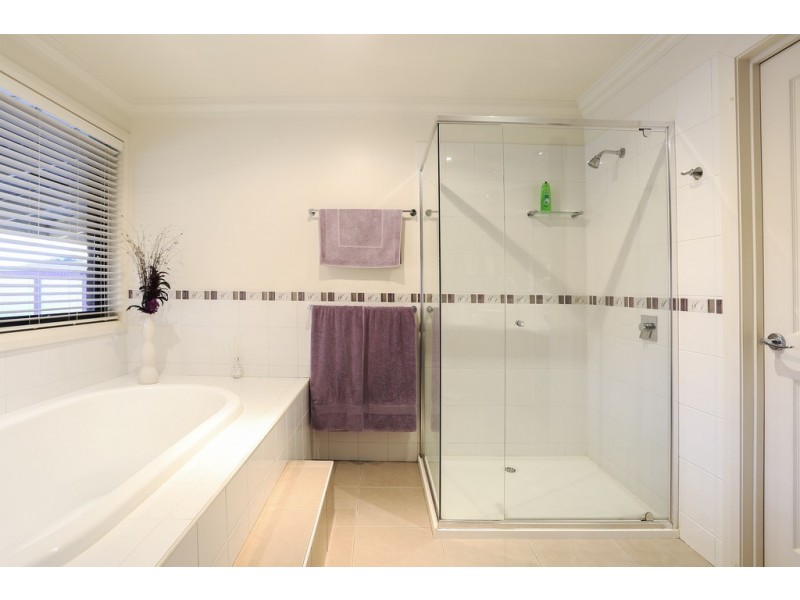 40 Domenica Drive, Junortoun VIC 3551