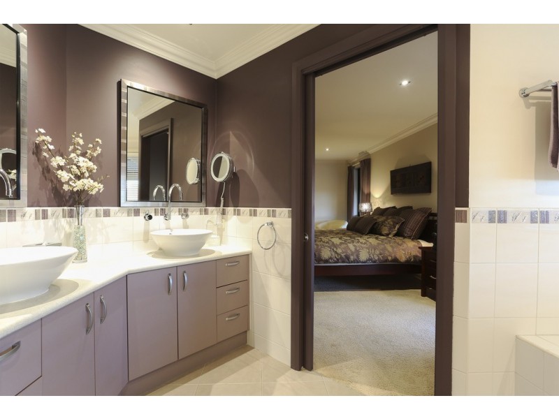 40 Domenica Drive, Junortoun VIC 3551