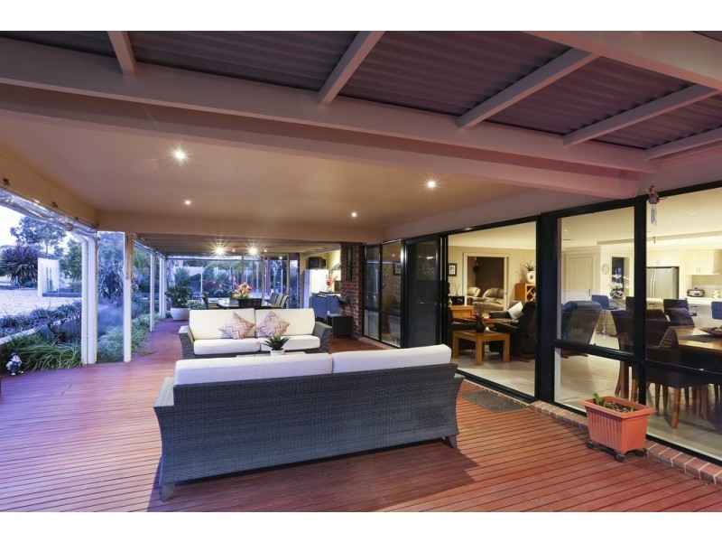 40 Domenica Drive, Junortoun VIC 3551