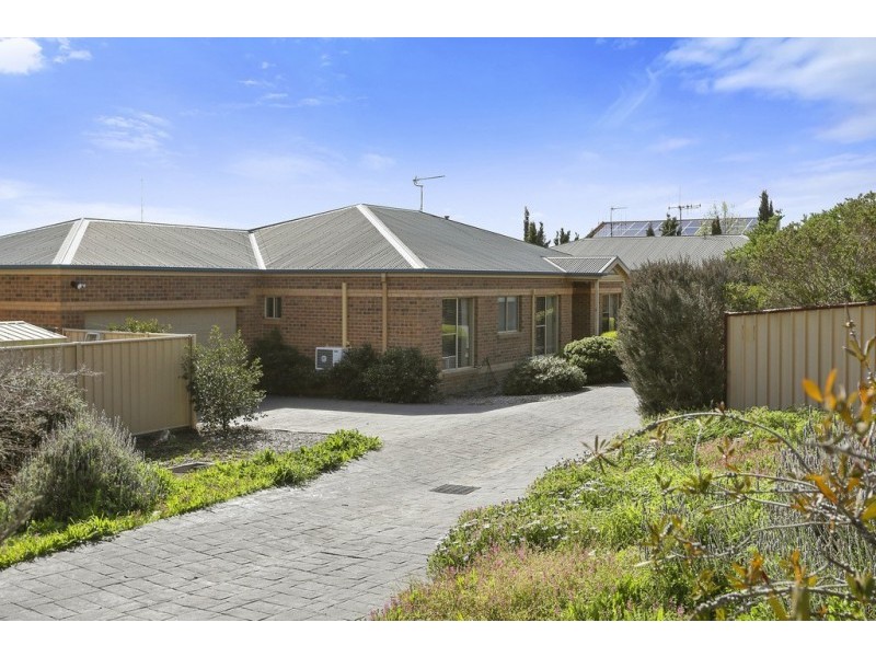 2/1 The Terrace, Kennington VIC 3550
