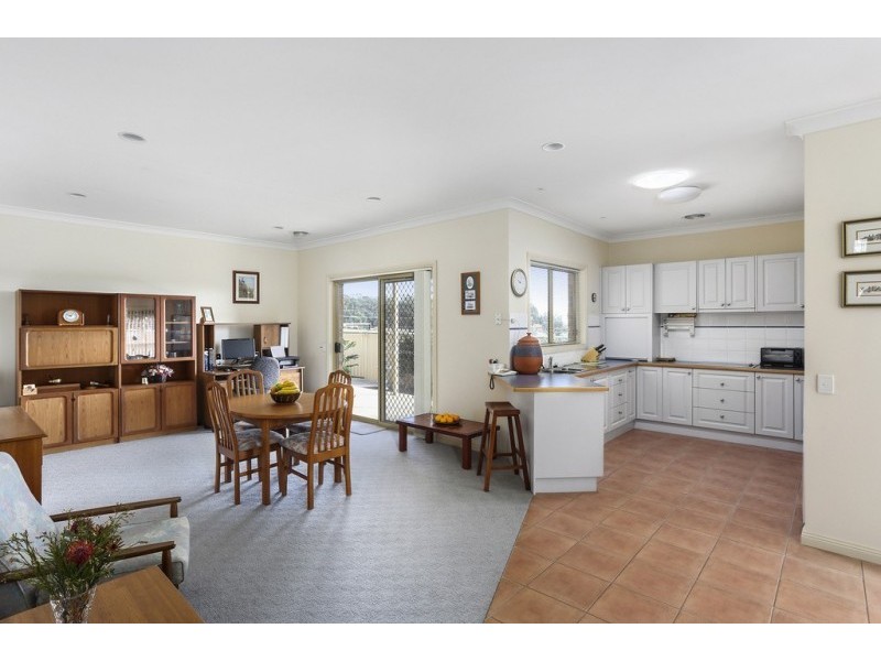 2/1 The Terrace, Kennington VIC 3550
