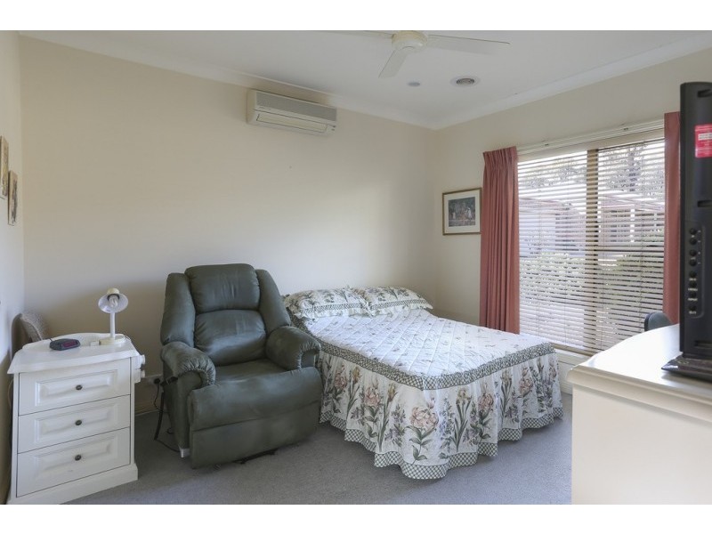 2/1 The Terrace, Kennington VIC 3550