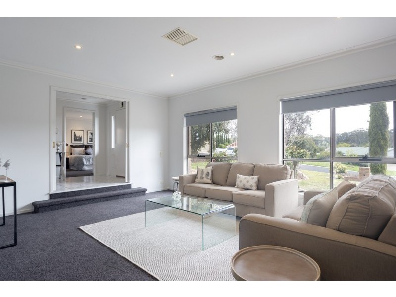 1 Lois Court, Golden Square VIC 3555