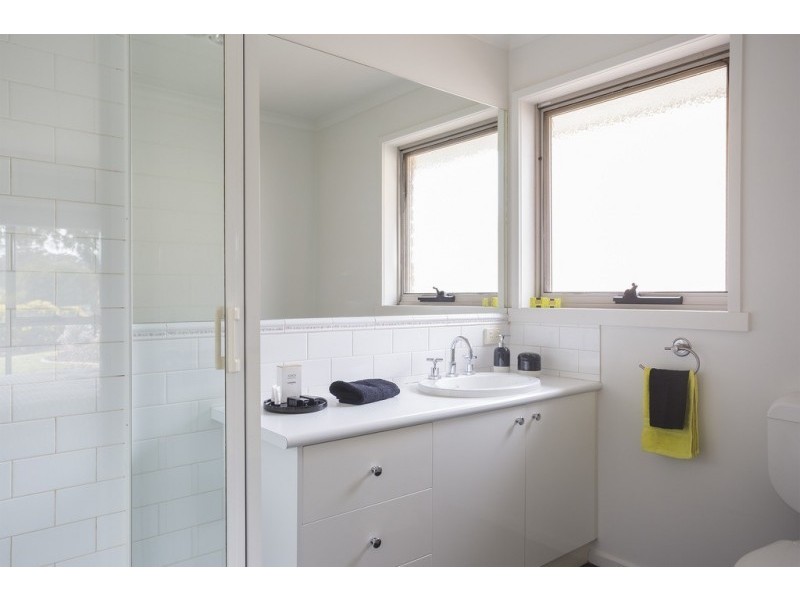 1 Lois Court, Golden Square VIC 3555