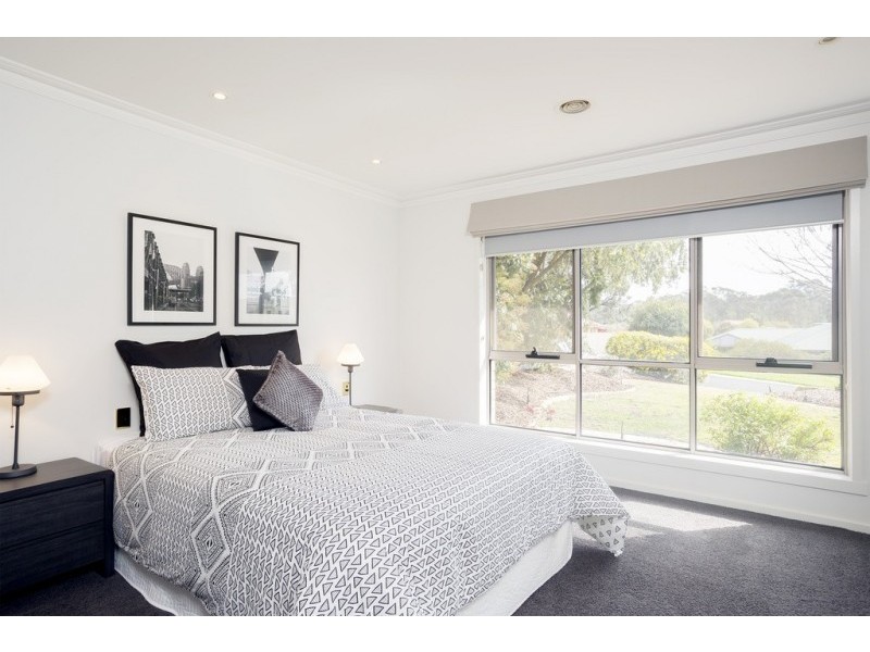 1 Lois Court, Golden Square VIC 3555