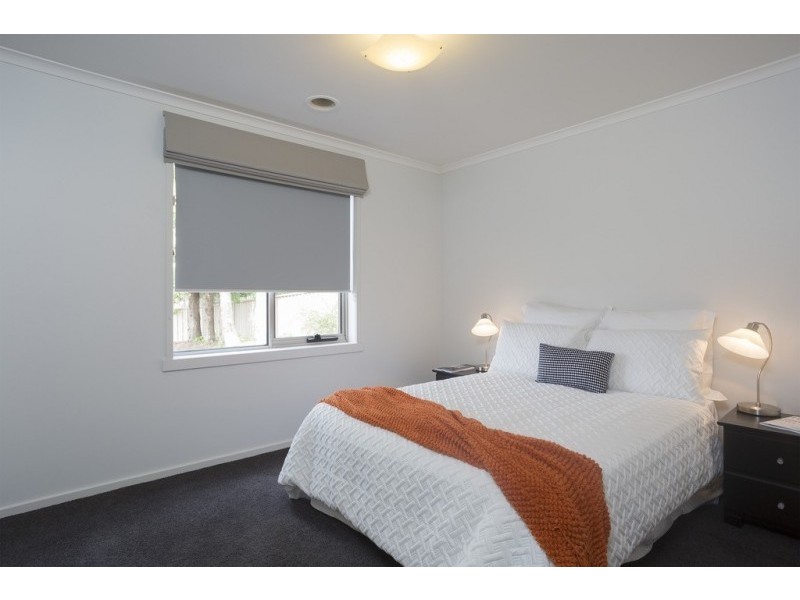 1 Lois Court, Golden Square VIC 3555