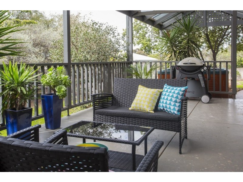 1 Lois Court, Golden Square VIC 3555