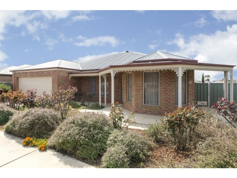 25 St George Park Drive, Kangaroo Flat VIC 3555