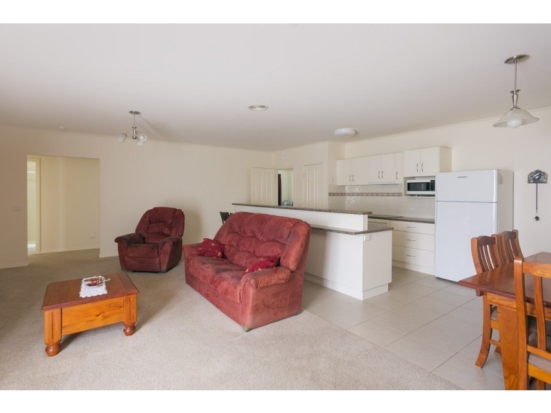 25 St George Park Drive, Kangaroo Flat VIC 3555