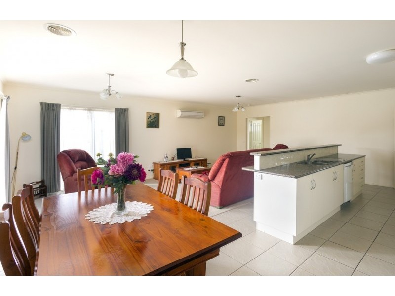 25 St George Park Drive, Kangaroo Flat VIC 3555