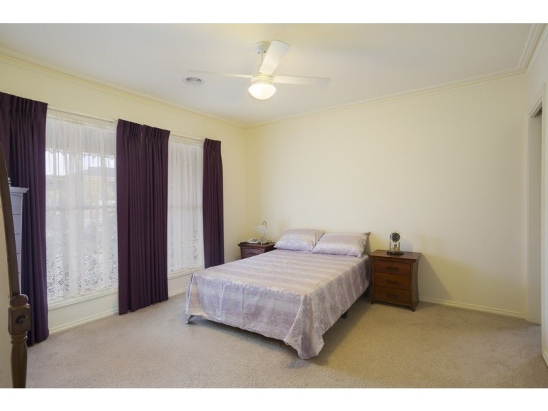 25 St George Park Drive, Kangaroo Flat VIC 3555