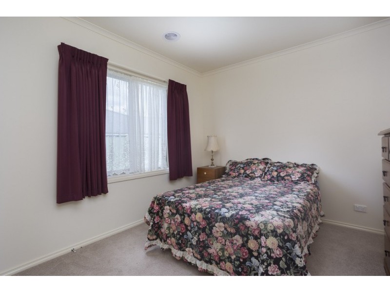 25 St George Park Drive, Kangaroo Flat VIC 3555