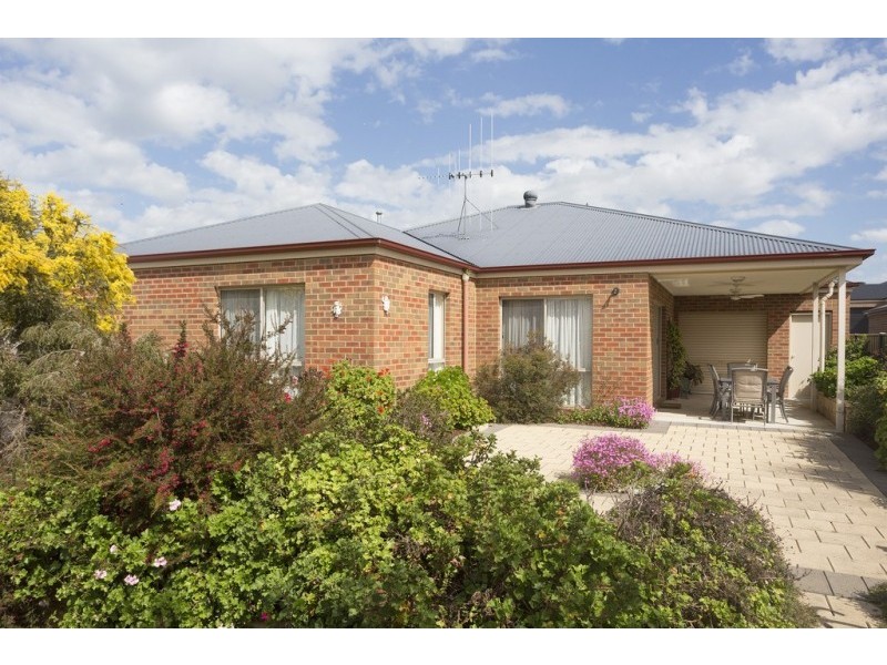 25 St George Park Drive, Kangaroo Flat VIC 3555