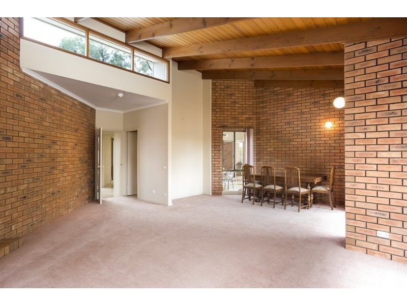 8 Maxwell Crescent, Strathdale VIC 3550
